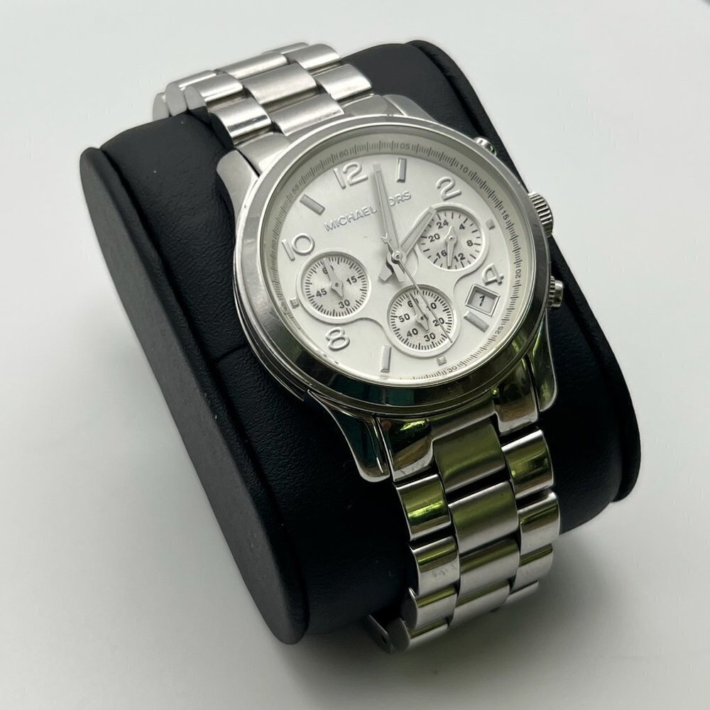 MICHAEL KORS Chronograph Silver MK5076 Ladies Watch Extra Links & Working - Picture 3 of 11